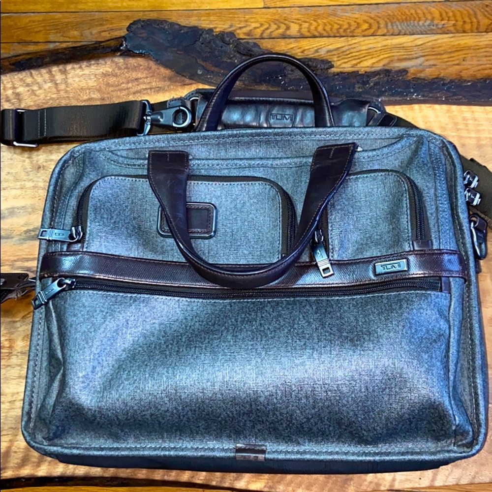 Expandable organizer laptop brief